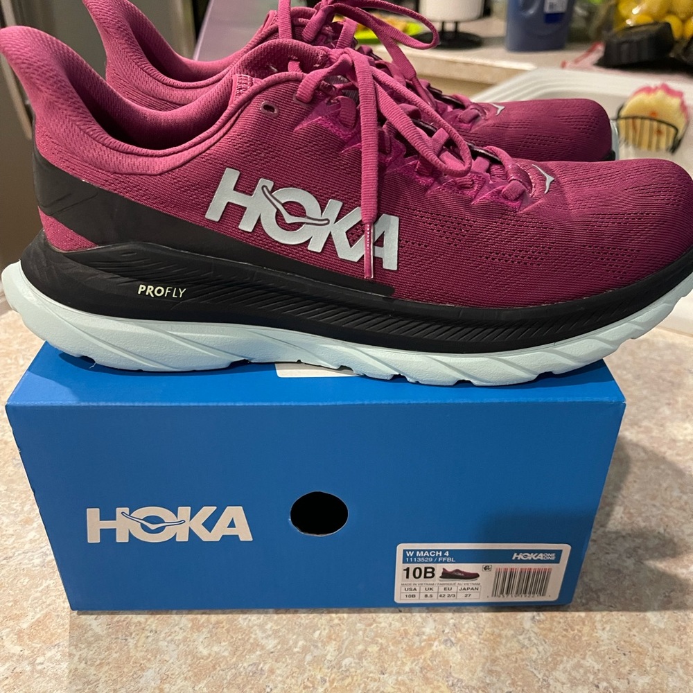 Womens Hoka ProFly Size 10